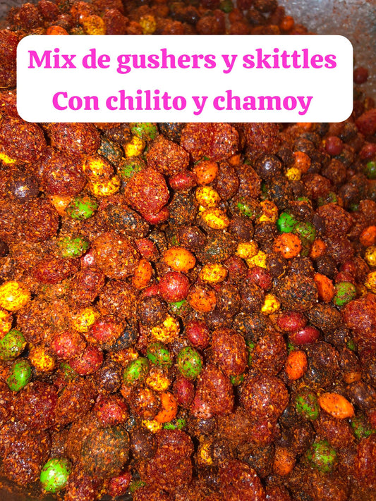 MIX DE GUSHERS Y SKITTLES CON CHILITO Y CHAMOY